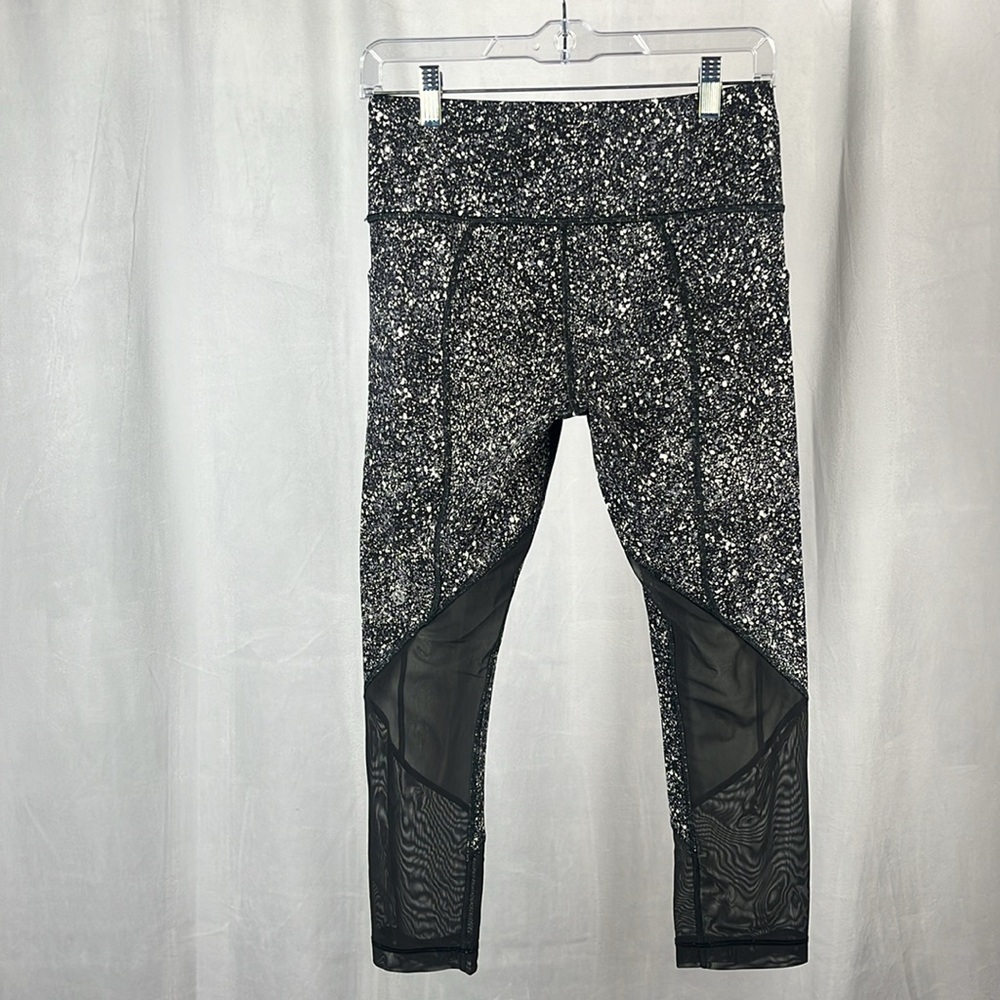 Lululemon Pace Rival Crop (Marathon) in Splatter White Black / Black. - Picture 5 of 12